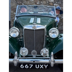 Duncan and Liz in car_